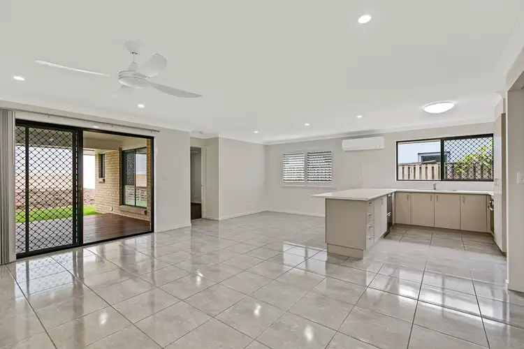 59 Pepper Tree Circuit