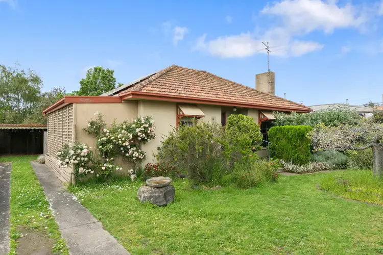 18 Churchill Square, Colac VIC 3250