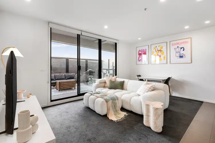 304/679-685 High Street