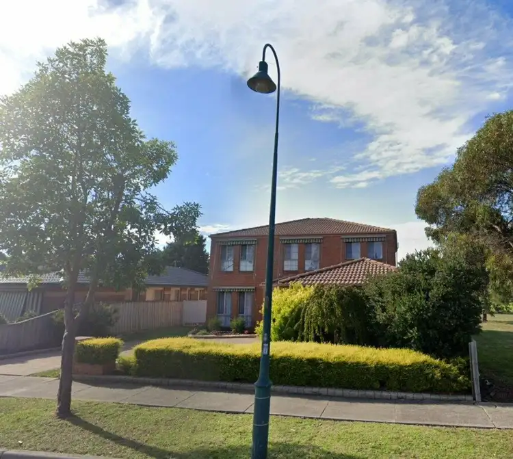 33 Yarcombe Crescent, Craigieburn VIC 3064