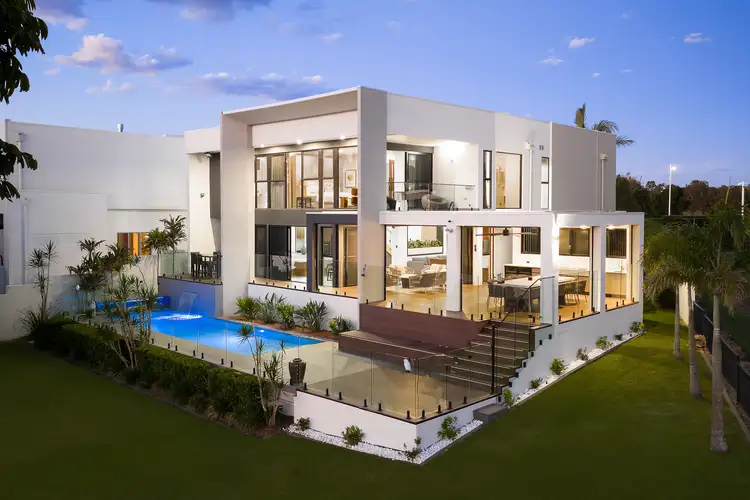 3026 The Boulevarde, Benowa QLD 4217