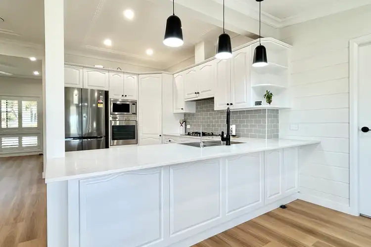 28 Therry Street East