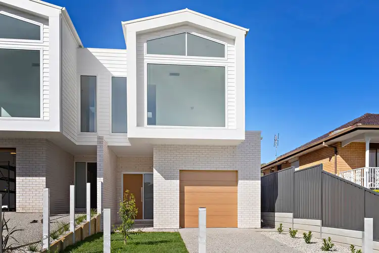 93B Hopewood Crescent