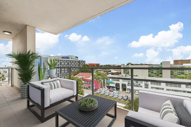 1054/111 High Street