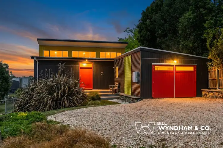 16 Clifton Close, Wy Yung VIC 3875