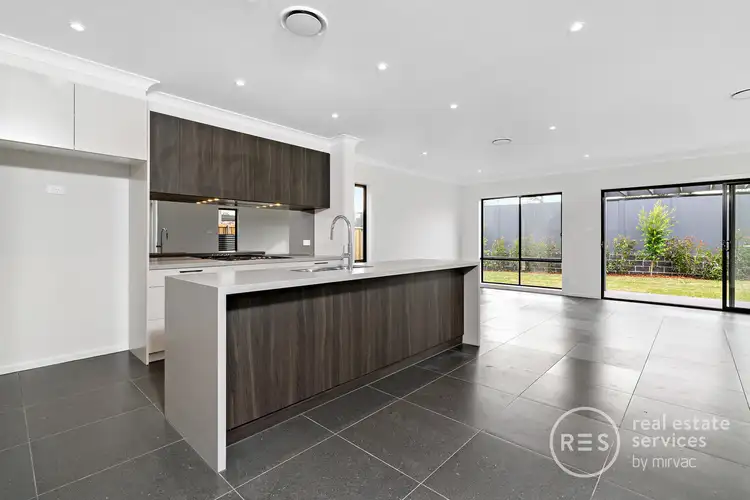 52 Spinnaker Drive, Moorebank NSW 2170