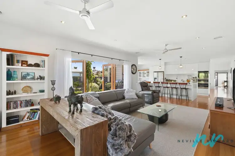 25 Beachside Crescent