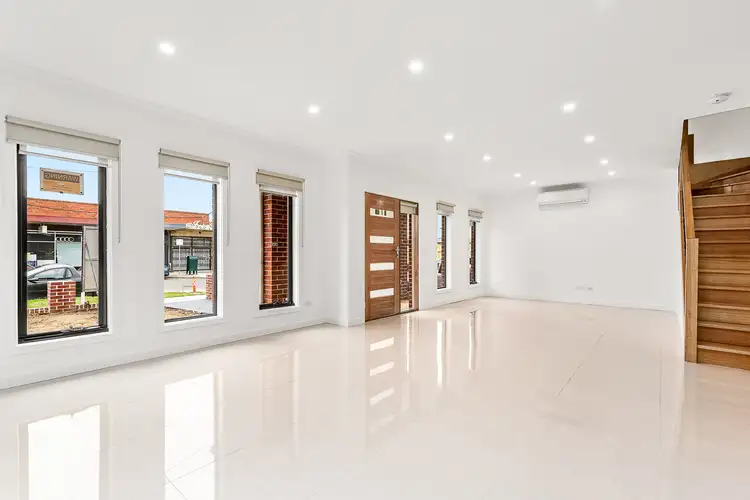 1/65 Strathmerton Street