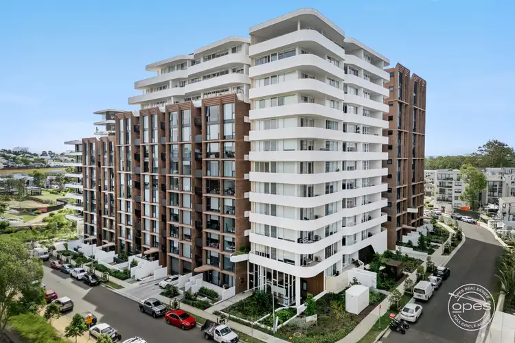 1215/25 Spurway Drive