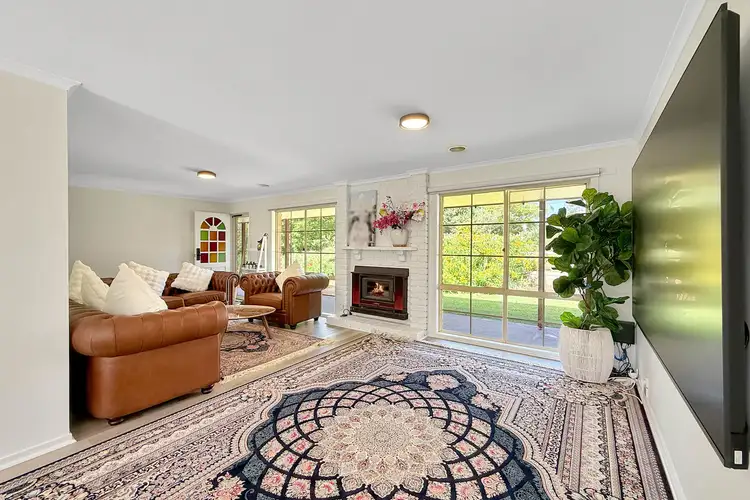 Fifth view of Homely house listing, 5 Elizabeth Close, Drouin VIC 3818