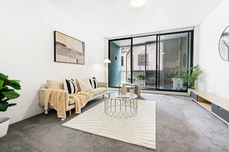 402/49-53 Regent Street