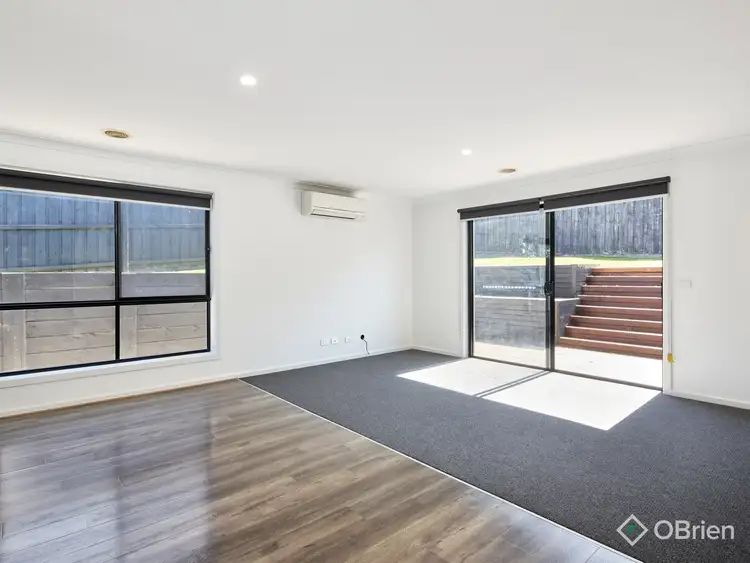 Fifth view of Homely house listing, 2 Palm Square, Drouin VIC 3818