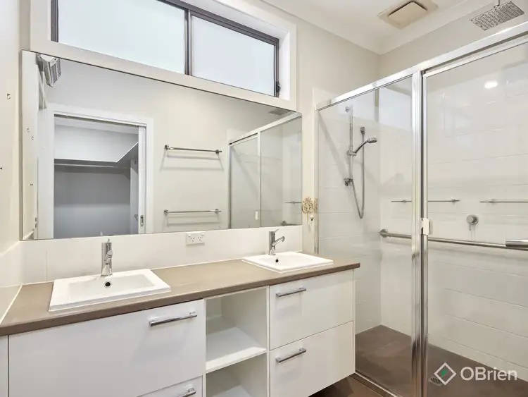 Fifth view of Homely house listing, 6 Charlwood Court, Drouin VIC 3818