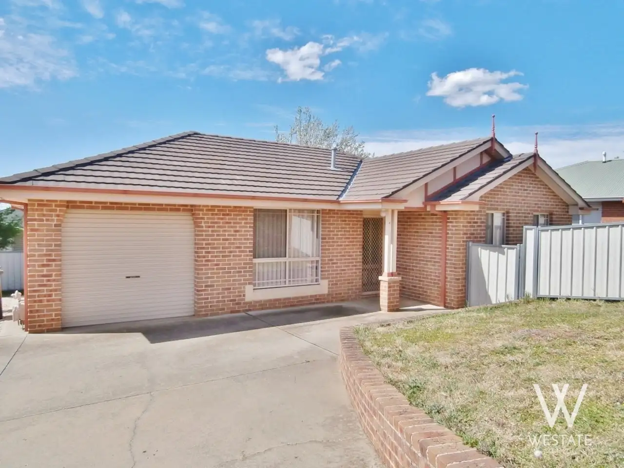 Main view of Homely semi-detached listing, 4/5 Dees Close, Bathurst NSW 2795
