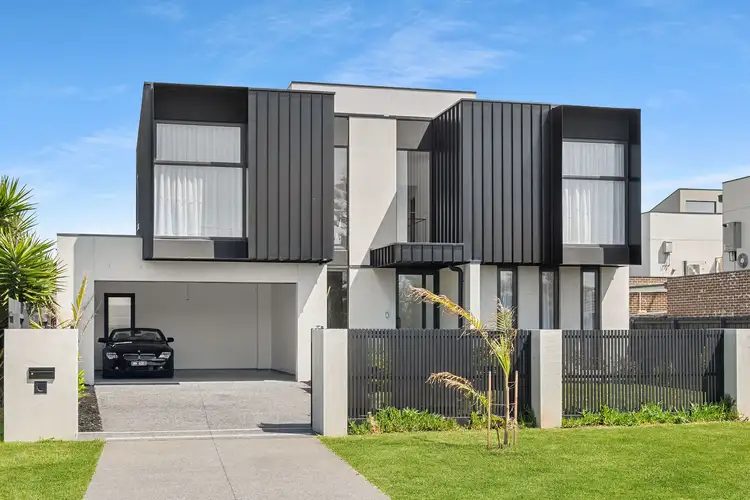 8 Frank Street, Safety Beach VIC 3936