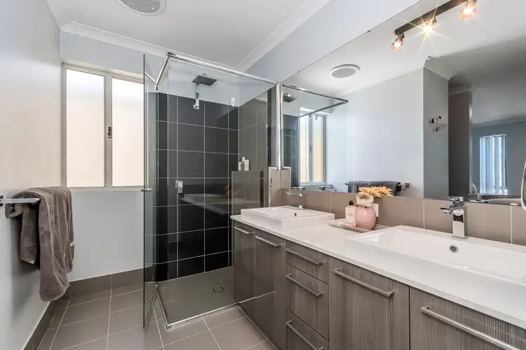 Seventh view of Homely house listing, 4 Lentara View, Hilbert WA 6112