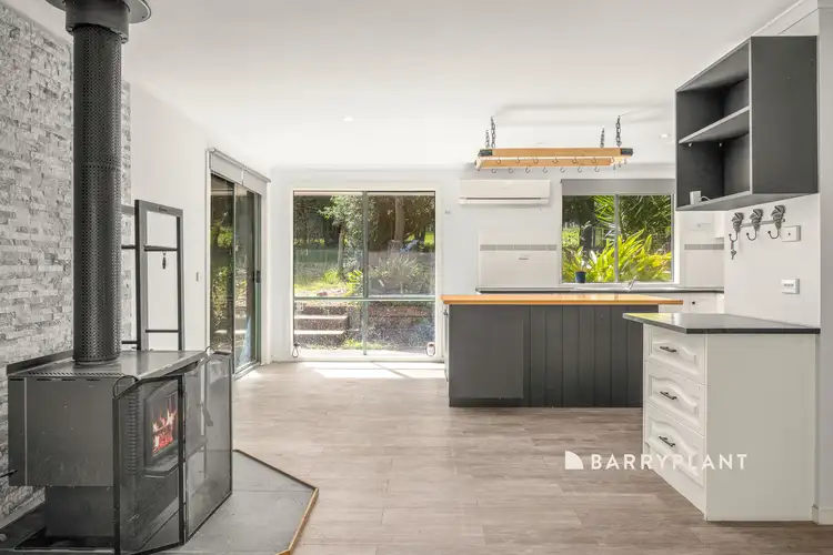 Fifth view of Homely house listing, 16 Carlile Court, Drouin VIC 3818