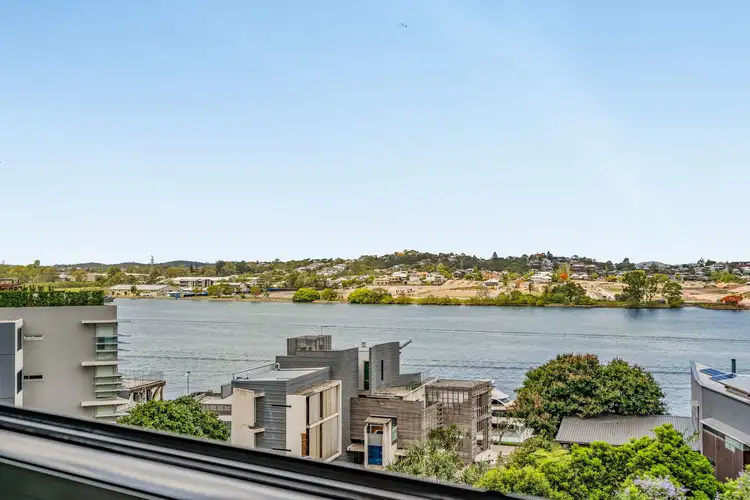 10607/8 Harbour Road