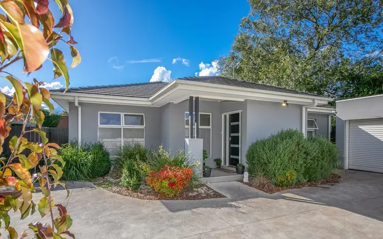 2/43 Grant Avenue, Gisborne VIC 3437