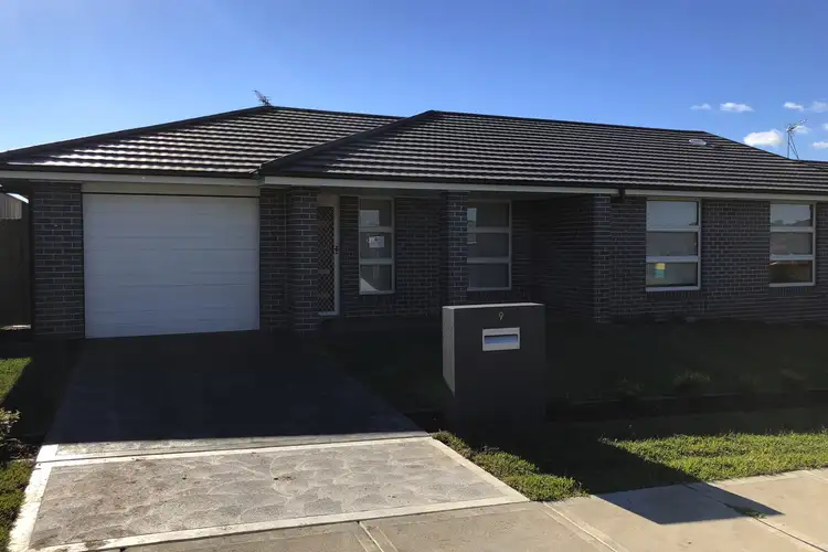 9 Robusta Street, Fletcher NSW 2287