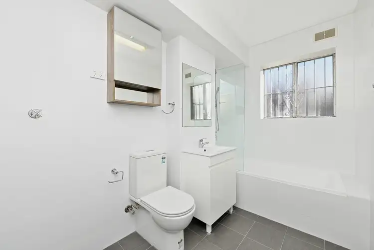 Fifth view of Homely unit listing, 4/37 Mascot Drive, Eastlakes NSW 2018