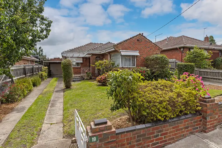 19 Balmoral Avenue, Pascoe Vale South VIC 3044