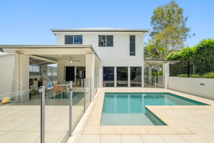 16 Rocklea Drive, Southside QLD 4570