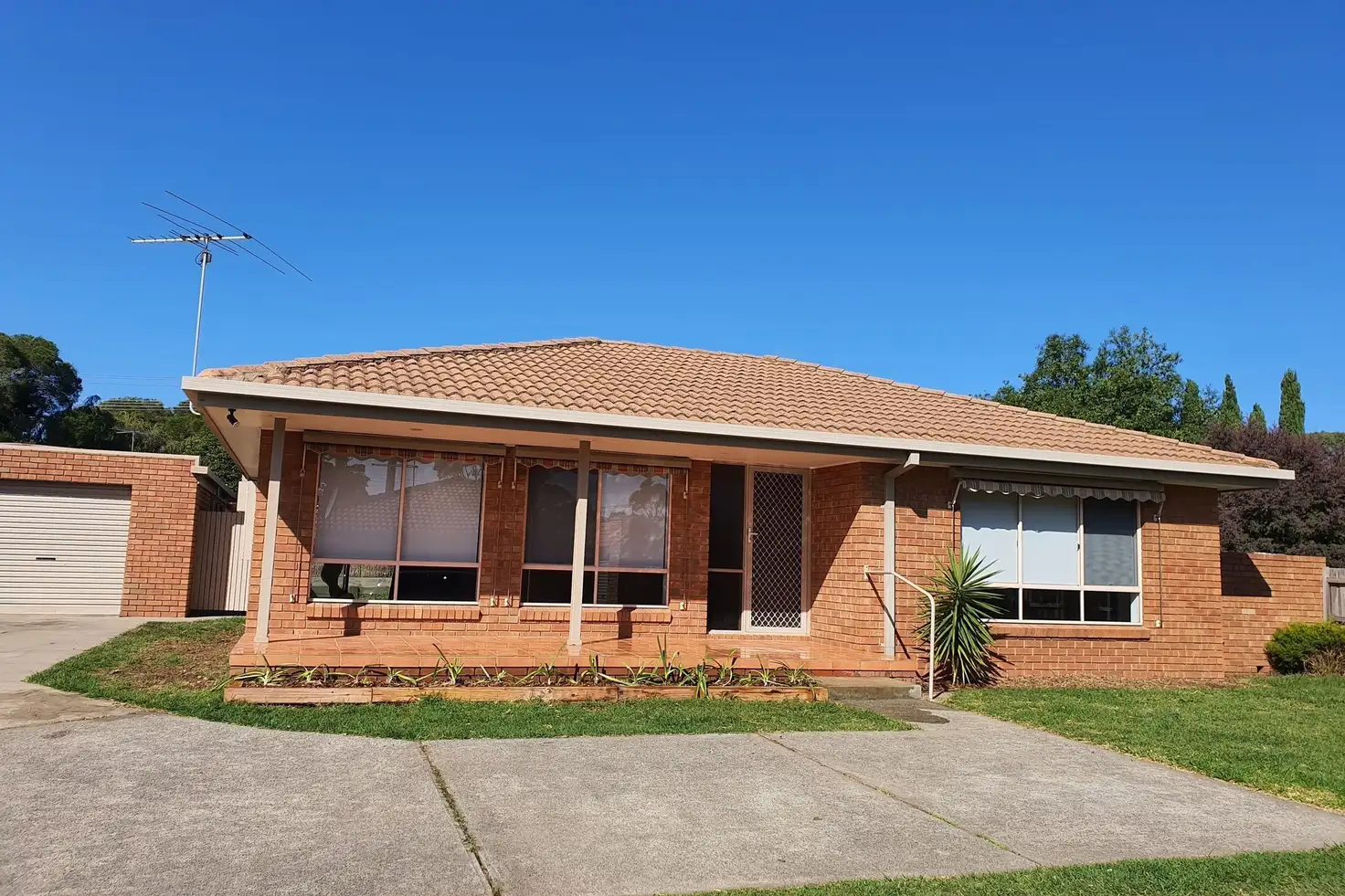 Main view of Homely unit listing, 2/137 Boneo Road, Rosebud VIC 3939