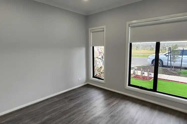 34 Palmdale Crescent, Mambourin VIC 3024