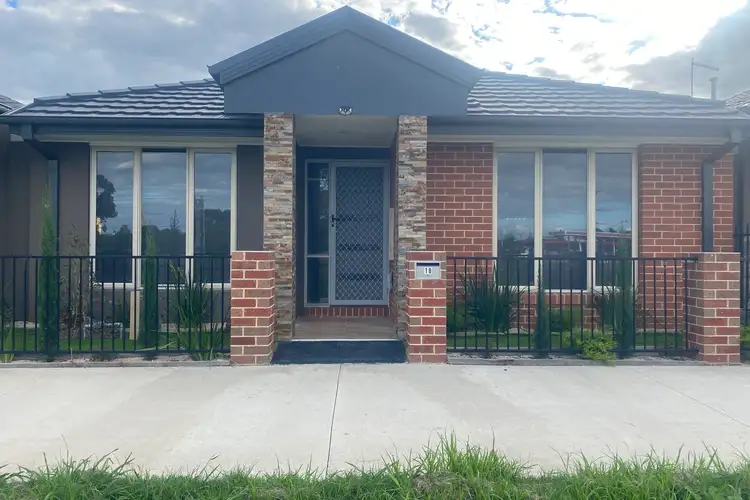 18 Titan Lodge Walk, Pakenham VIC 3810