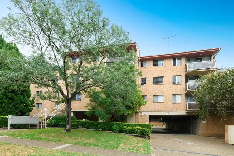 10/55-57 Glencoe Street