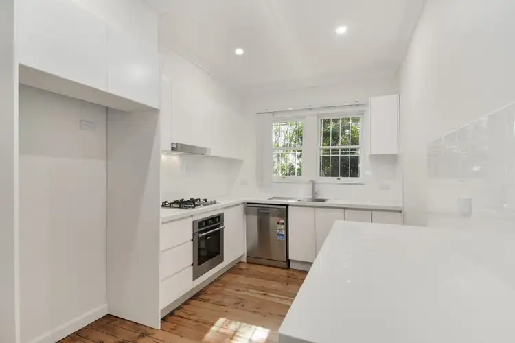 2/2 Glenwood Avenue