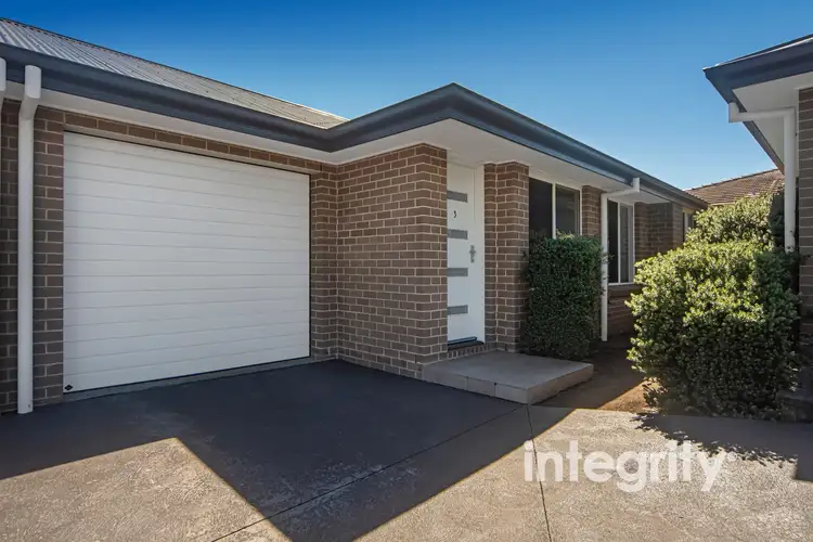 3/2 Elian Crescent