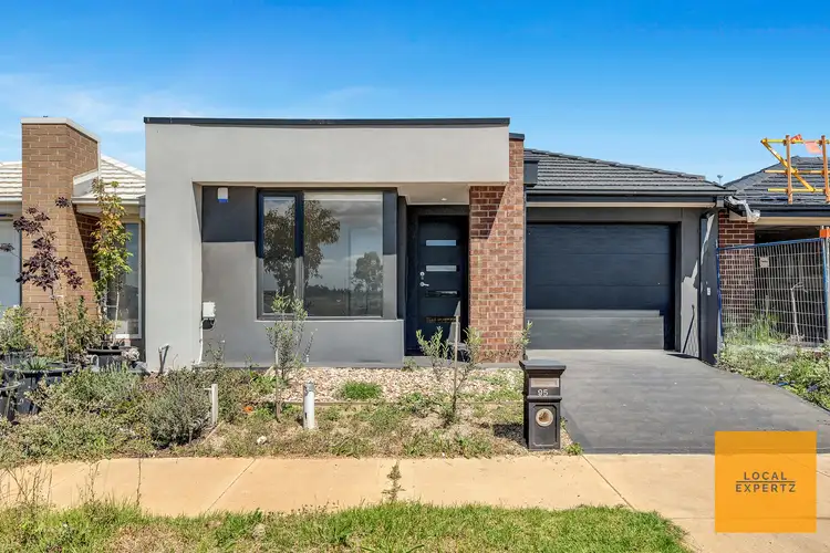 95 Adelong Boulevard