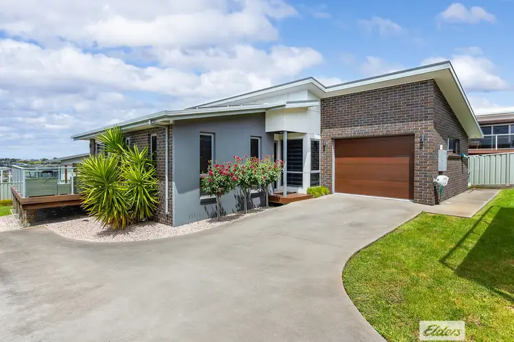 2/7 Lorrie Place