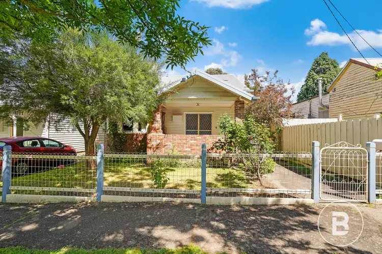 416 Raglan Street South