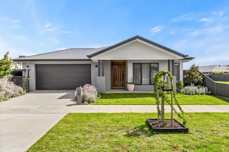 8 Grainger Parade, Lucas VIC 3350