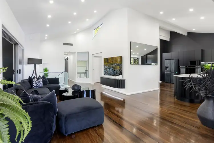 2 Downes Close, Illawong NSW 2234