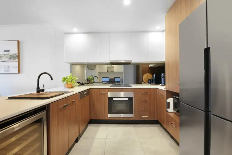 2607/397 Christine Ave