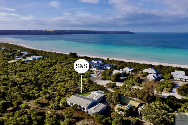 25 Flinders Grove, Island Beach SA 5222