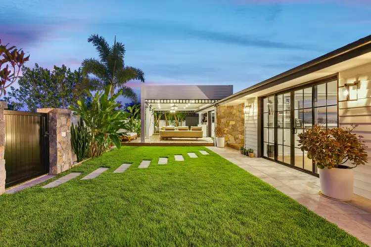 60 Boomerang Crescent, Sorrento QLD 4217