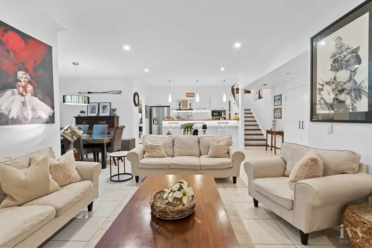 8 Cova Boulevard, Hope Island QLD 4212