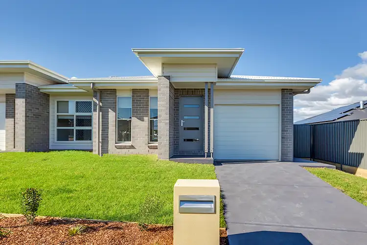 2/50 Mapplewell Circuit, Farley NSW 2320