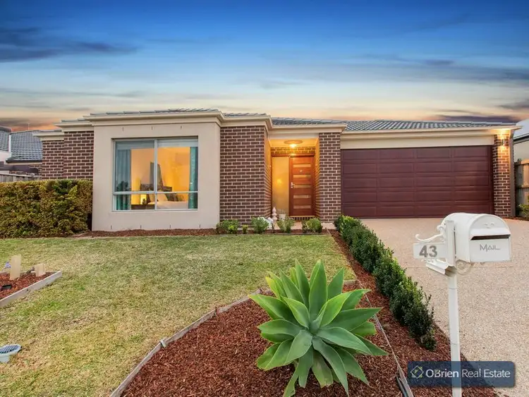 43 Evesham Street, Cranbourne North VIC 3977