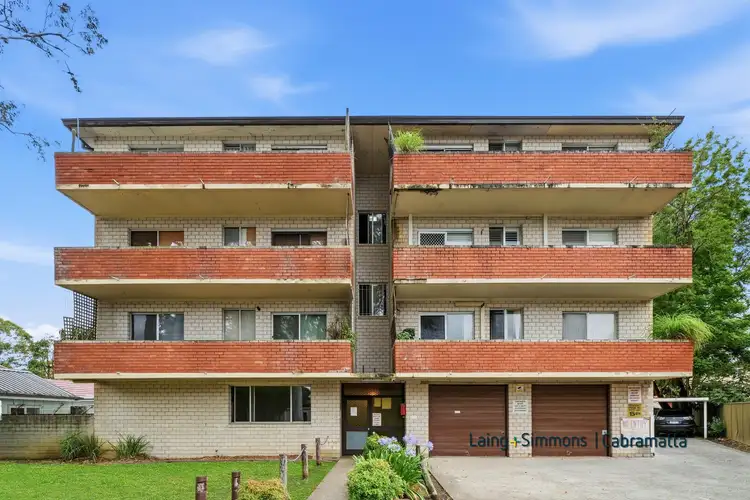 2/1 Waterside Crescent, Carramar NSW 2163