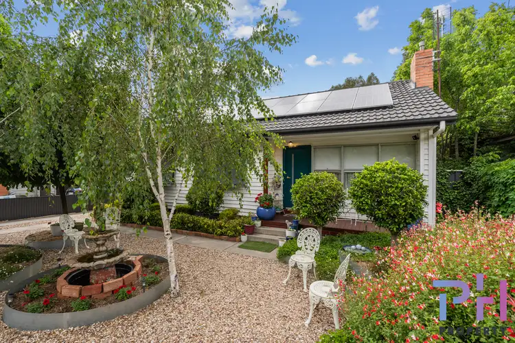 19 Mackenzie Street West