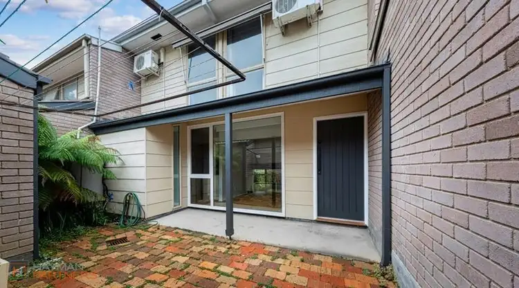 13/ English Court, Phillip ACT 2606