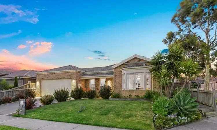 5 Dalton Way, Cranbourne East VIC 3977