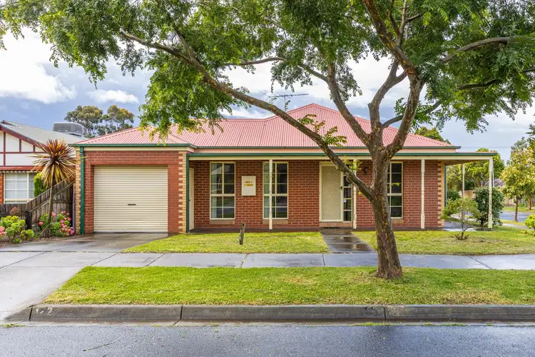 1/2 Cowper Crescent, Sunbury VIC 3429