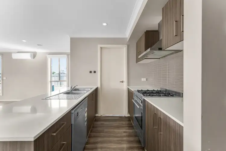 Sixth view of Homely house listing, 10 Hilda Drive, Brookfield VIC 3338